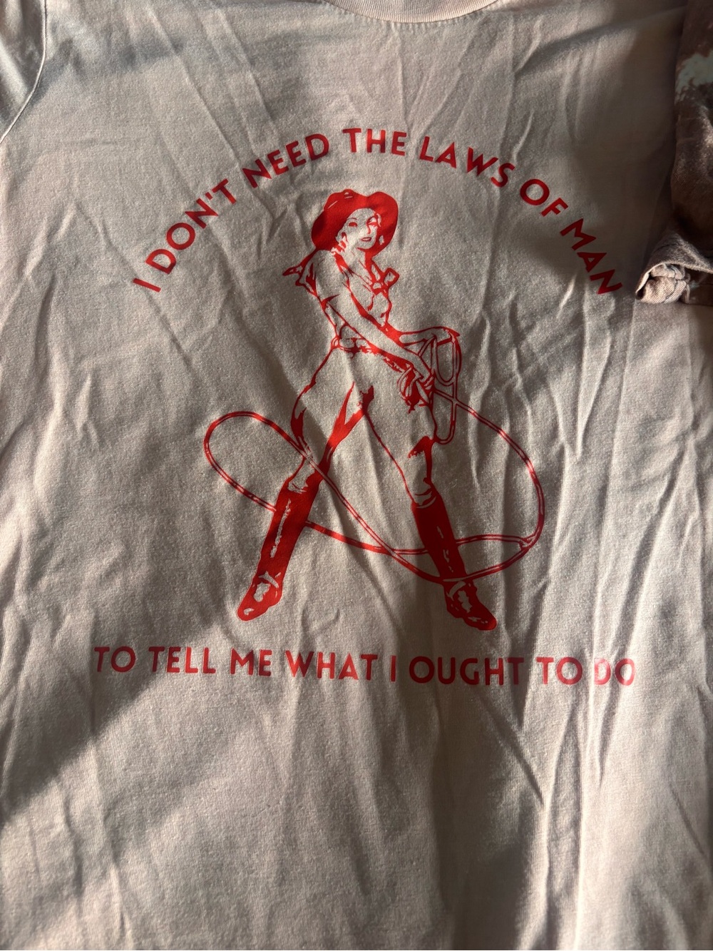 2 Medium Women’s Graphic Tees. Western. - Picture 3 of 5